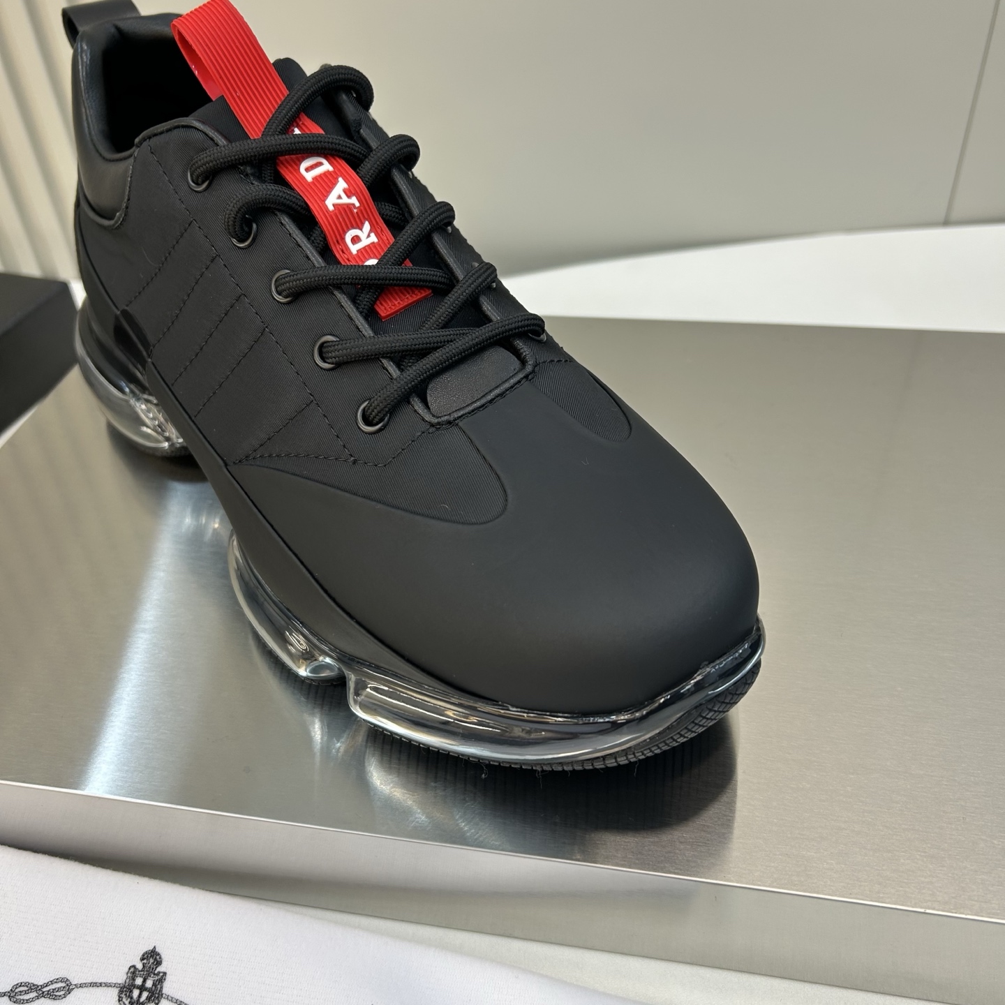 ⚠️【PR＊D A】⚠️高品级，顶尖工艺⚠️气垫休闲商务款⚠️正码39一44(5－10）⚠️经典气垫休闲