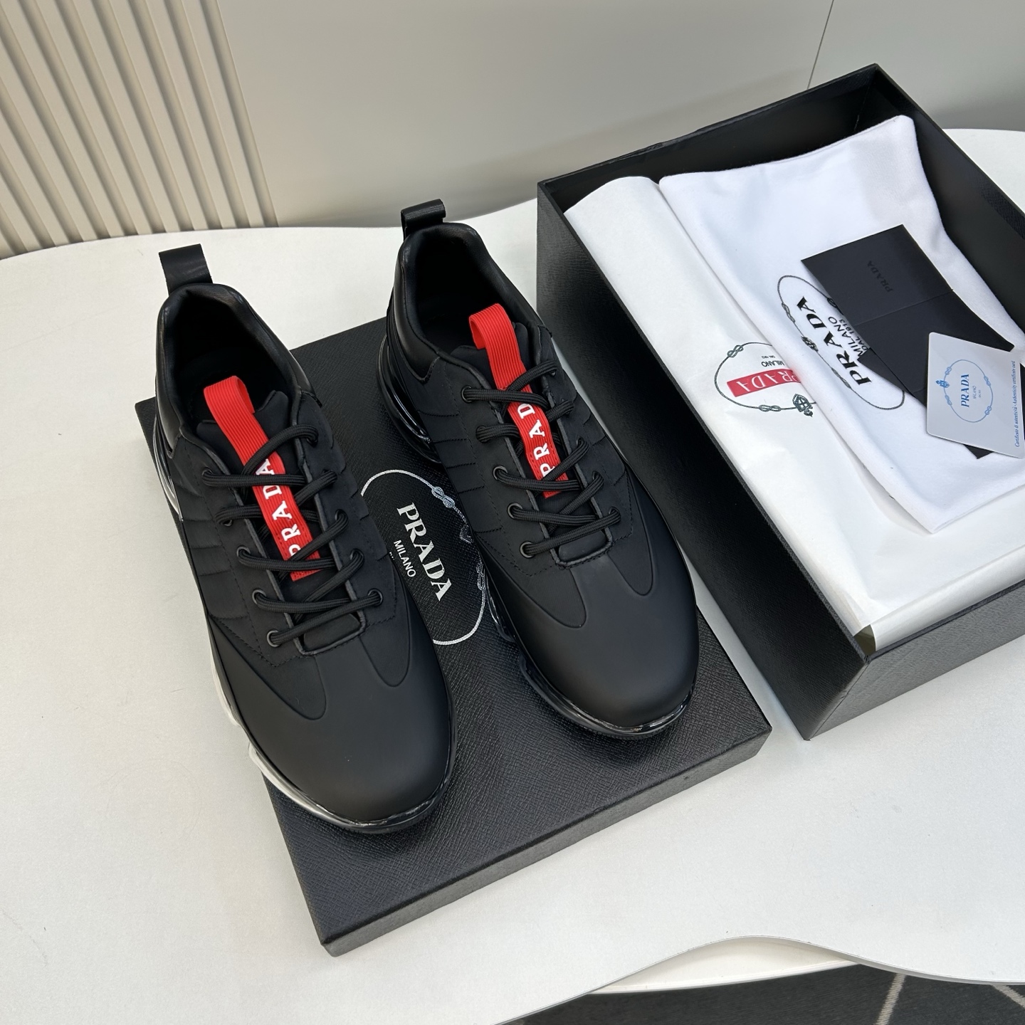 NO:778296,【PR＊D A】High-grade, top-notch craftsmanship, casual and business air cushion, regular size 39 to 44 (5-10), classic air cushion, casual and business style!  Innovative design concept, integrating sports, leisure and business!  Fabric: Raw calfskin with nylon!  All calfskin inside!  Latex push-back foot pads!  Air cushion combination T P U anti-slip outsole!  goods!  Quality: Look closely at the detailed pictures, the texture is super strong!  But 11 can withstand various tests!  ,,cowhide19860909【PR＊D A】 高品级,顶尖工艺 气垫休闲商务款 正码39一44(5－10） 经典气垫休闲商务款！创新的设计理念,运动休闲与商务集一体！面料原小牛皮配尼龙！内里全小牛皮！乳胶回力垫脚！气垫组合T P U防滑大底！货！品质细看细节图,质感超强！可11经得起各种考验！,,cowhide,Men's shoes