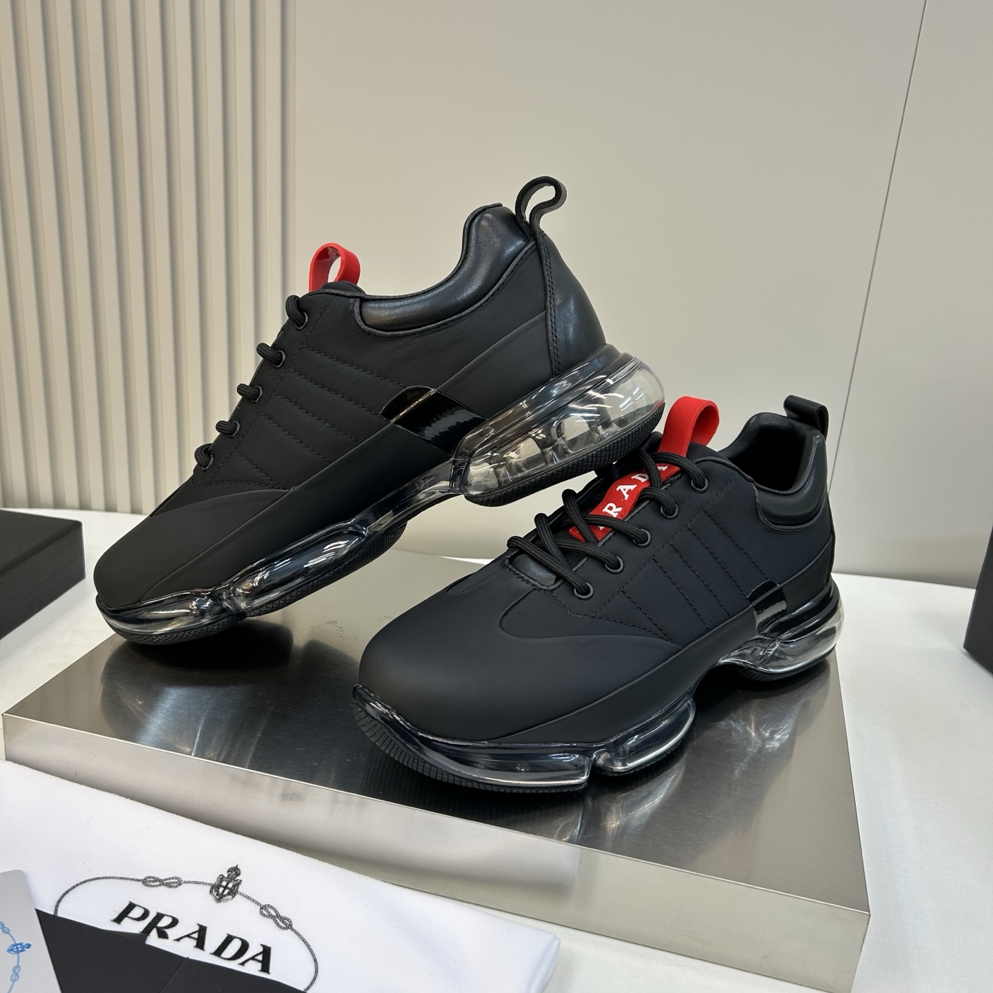 ⚠️【PR＊D A】⚠️高品级，顶尖工艺⚠️气垫休闲商务款⚠️正码39一44(5－10）⚠️经典气垫休闲