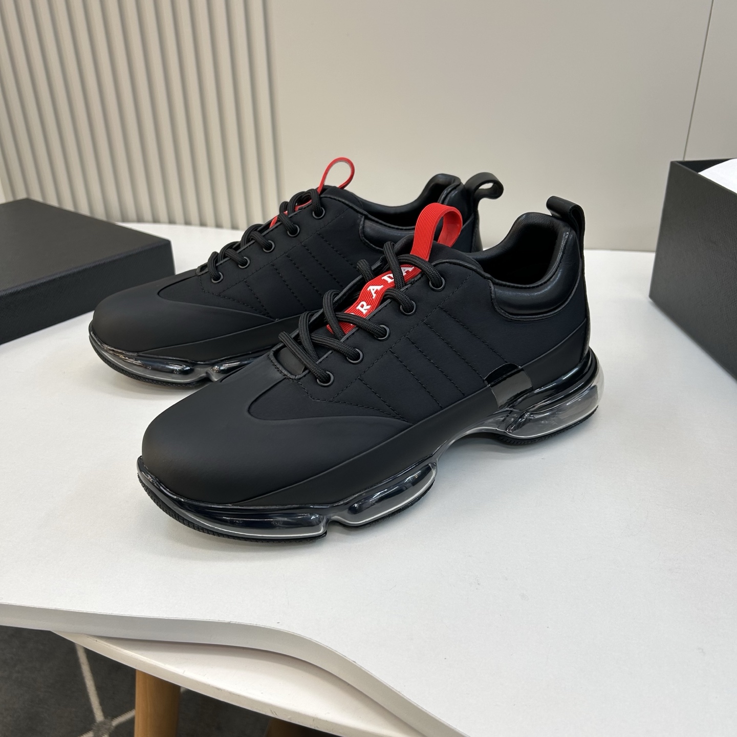 ⚠️【PR＊D A】⚠️高品级，顶尖工艺⚠️气垫休闲商务款⚠️正码39一44(5－10）⚠️经典气垫休闲