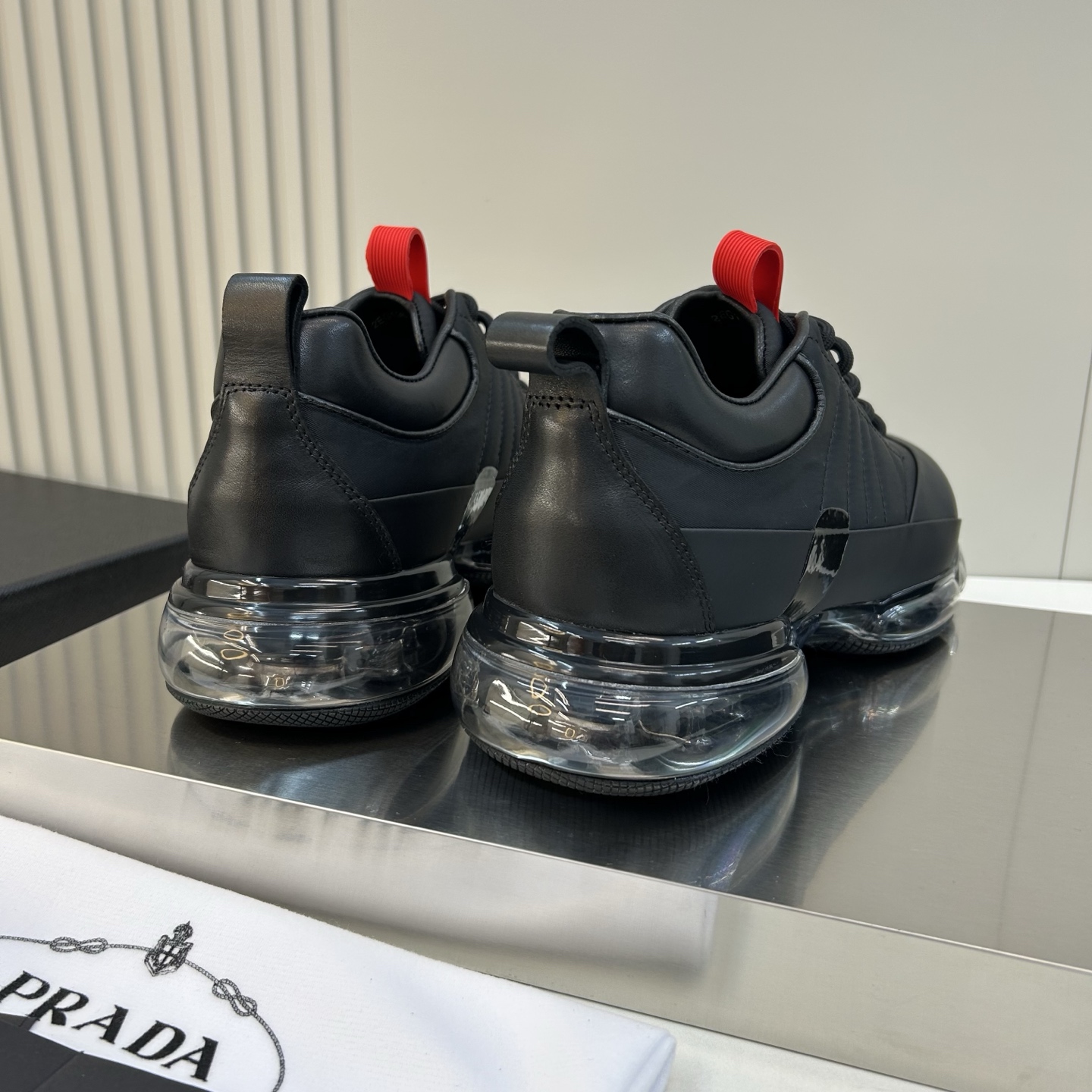 ⚠️【PR＊D A】⚠️高品级，顶尖工艺⚠️气垫休闲商务款⚠️正码39一44(5－10）⚠️经典气垫休闲