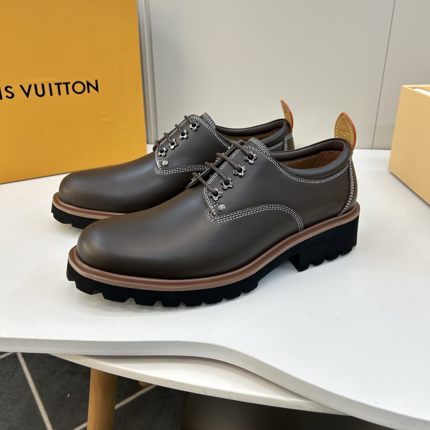 ⚠️【LO  ＊*V】⚠️高品质，顶尖工艺品⚠️男士时尚经典乐福鞋⚠️正码：39－44(6.5一9）⚠️