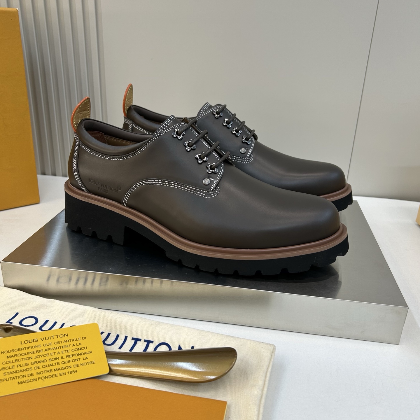 ⚠️【LO  ＊*V】⚠️高品质，顶尖工艺品⚠️男士时尚经典乐福鞋⚠️正码：39－44(6.5一9）⚠️