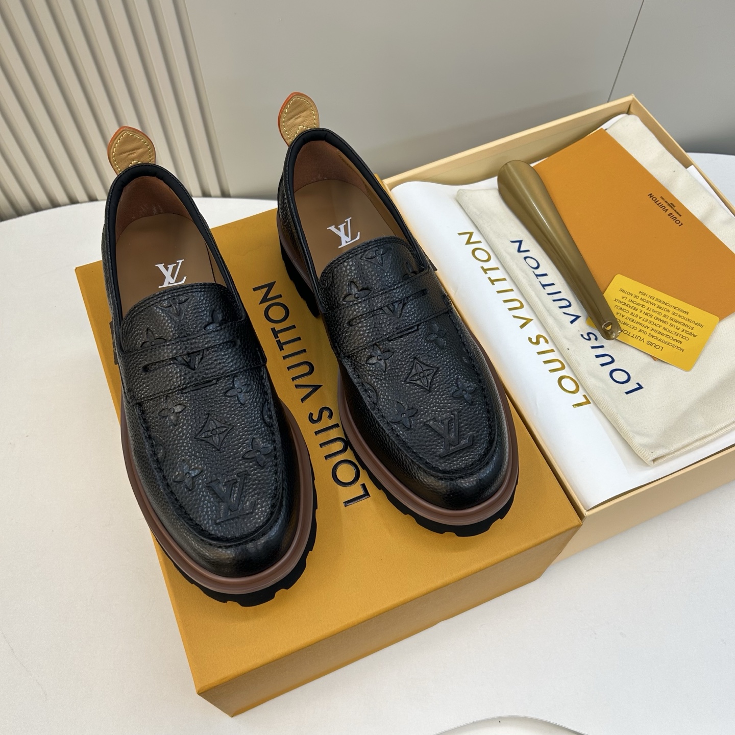 ⚠️【LO  ＊*V】⚠️高品质，顶尖工艺品⚠️男士时尚经典乐福鞋⚠️正码：39－44(6.5一9）⚠️