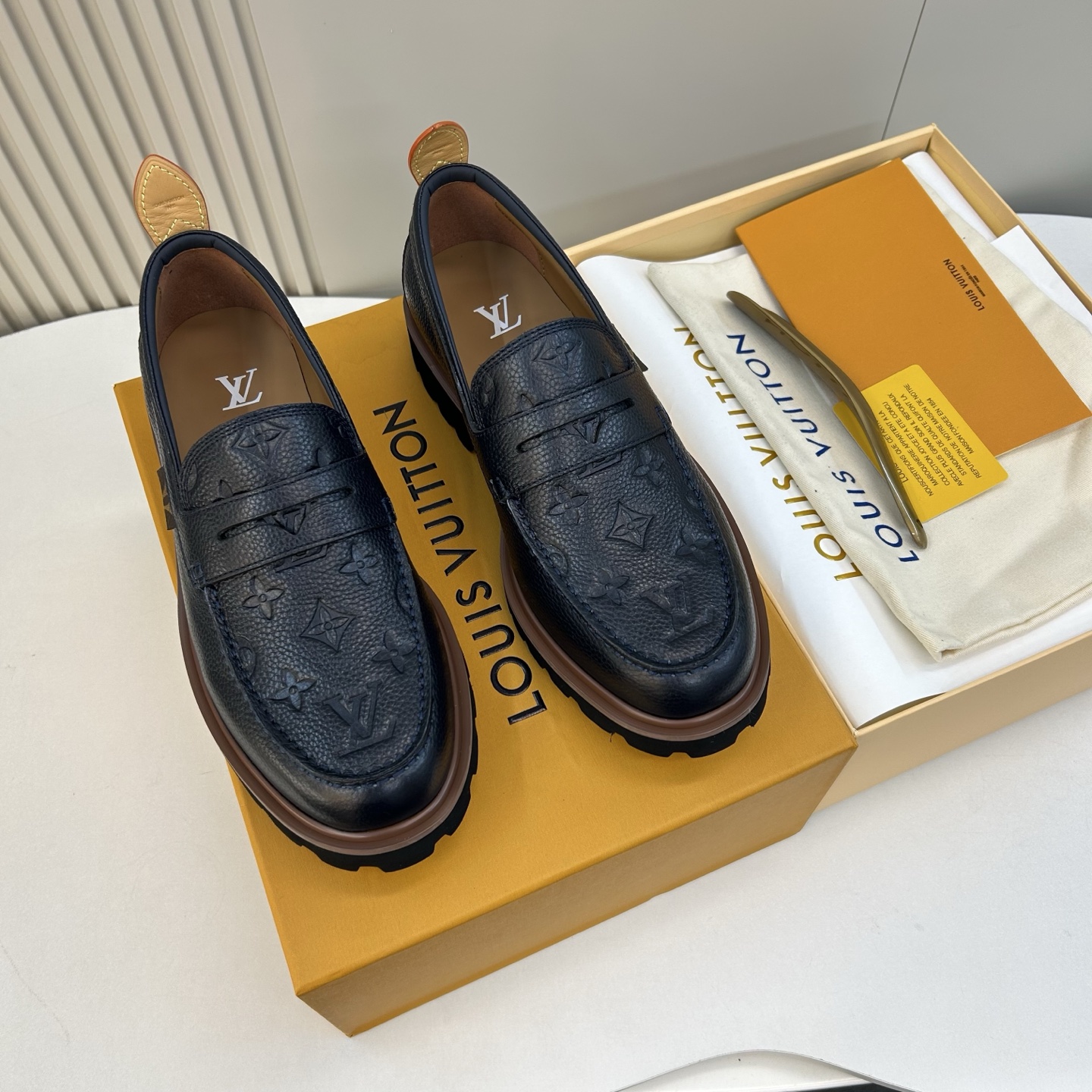 ⚠️【LO  ＊*V】⚠️高品质，顶尖工艺品⚠️男士时尚经典乐福鞋⚠️正码：39－44(6.5一9）⚠️