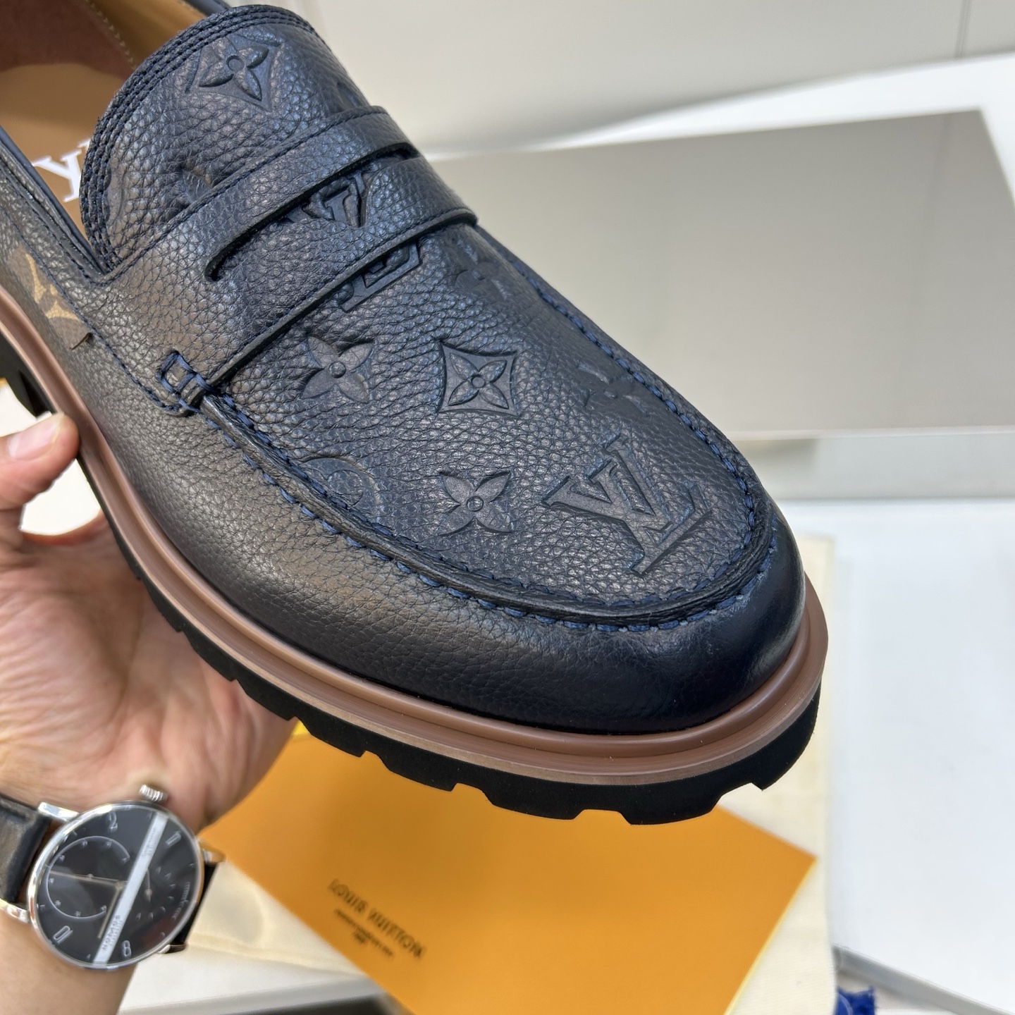 ⚠️【LO  ＊*V】⚠️高品质，顶尖工艺品⚠️男士时尚经典乐福鞋⚠️正码：39－44(6.5一9）⚠️
