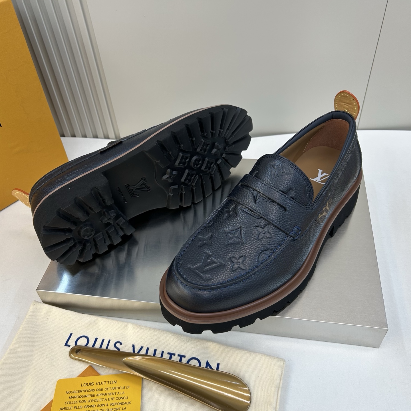 ⚠️【LO  ＊*V】⚠️高品质，顶尖工艺品⚠️男士时尚经典乐福鞋⚠️正码：39－44(6.5一9）⚠️