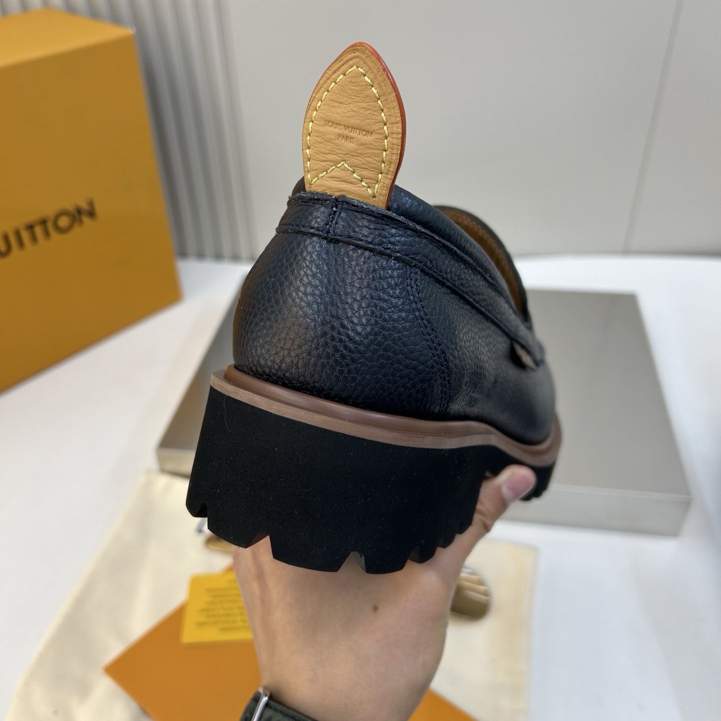 ⚠️【LO  ＊*V】⚠️高品质，顶尖工艺品⚠️男士时尚经典乐福鞋⚠️正码：39－44(6.5一9）⚠️
