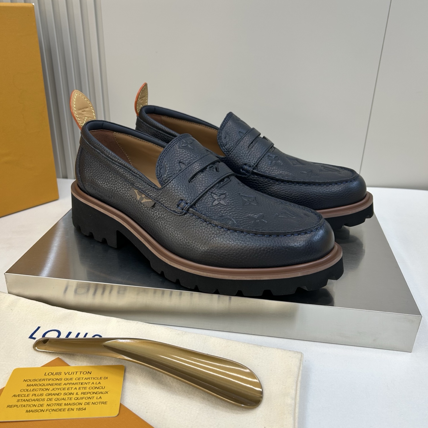 ⚠️【LO  ＊*V】⚠️高品质，顶尖工艺品⚠️男士时尚经典乐福鞋⚠️正码：39－44(6.5一9）⚠️