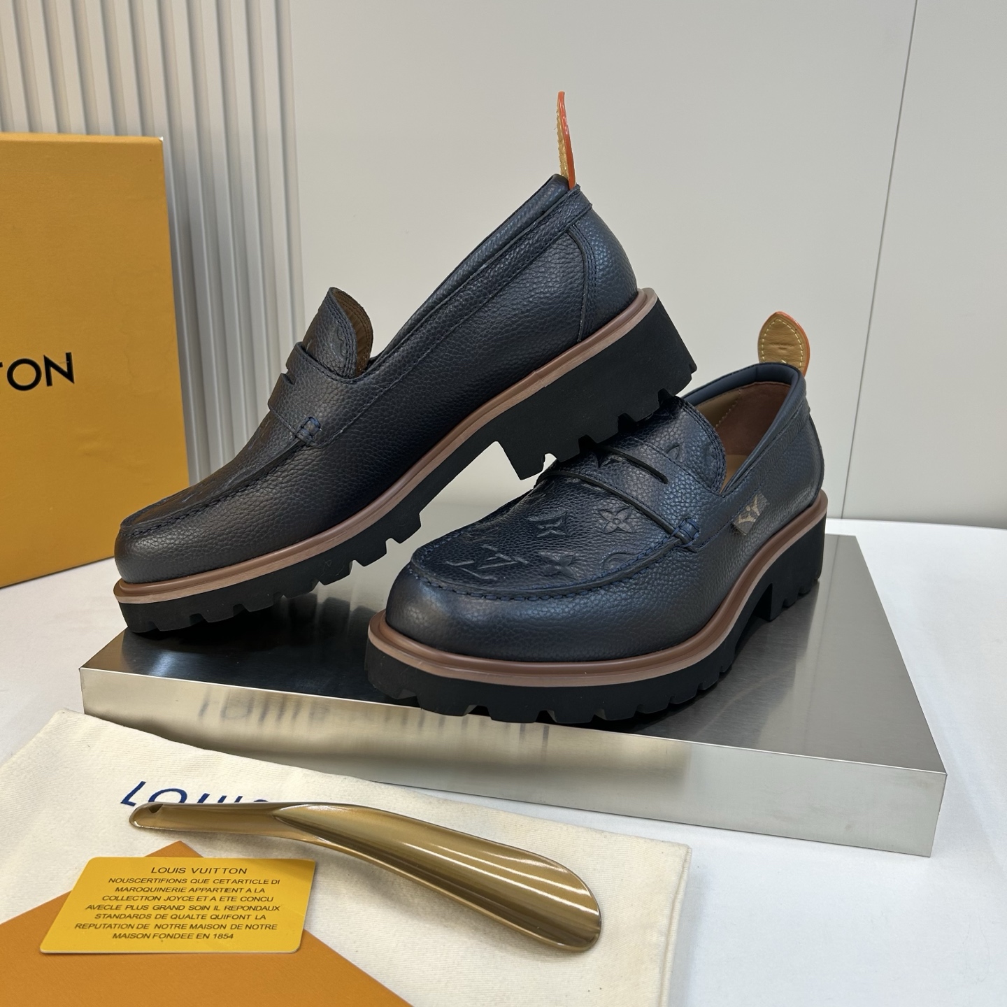 ⚠️【LO  ＊*V】⚠️高品质，顶尖工艺品⚠️男士时尚经典乐福鞋⚠️正码：39－44(6.5一9）⚠️