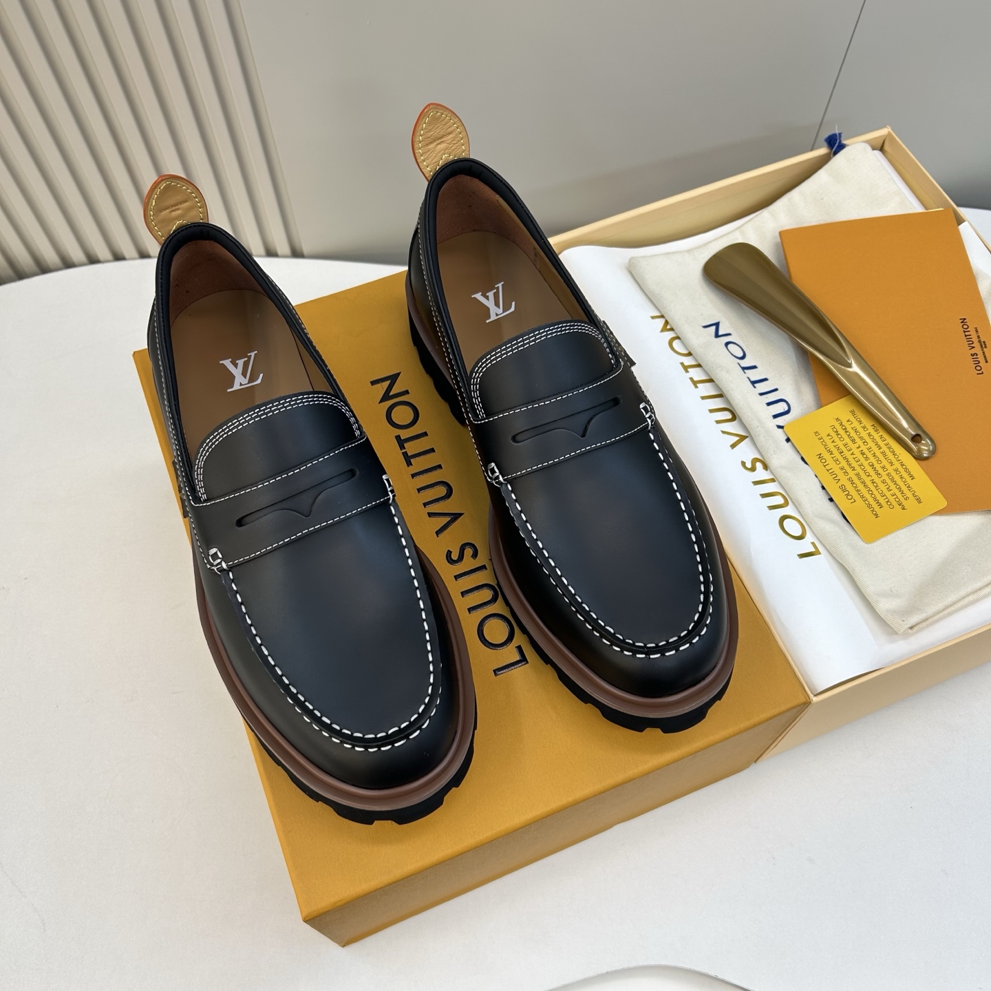 ⚠️【LO  ＊*V】⚠️高品质，顶尖工艺品⚠️男士时尚经典乐福鞋⚠️正码：39－44(6.5一9）⚠️