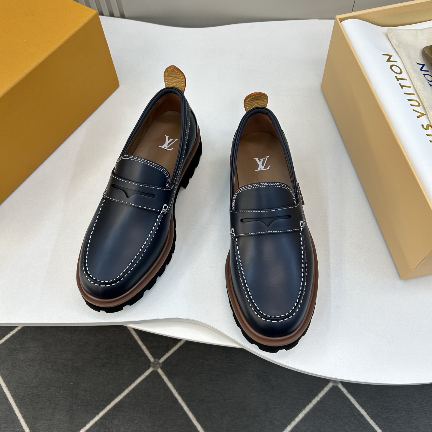 ⚠️【LO **V】⚠️高品质,顶尖工艺品⚠️男士时尚经典乐福鞋⚠️正码:39-44(6.5一9)⚠️ ⚠️【LO **V】⚠️高品质,顶尖工艺品⚠️男士时尚经典乐福鞋⚠️正码:39-44(6.5一9)⚠️