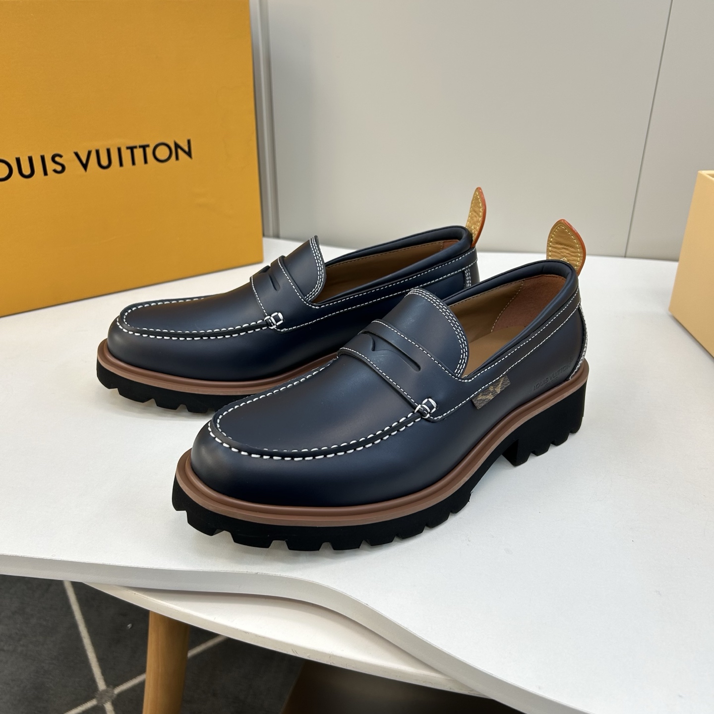 ⚠️【LO **V】⚠️高品质,顶尖工艺品⚠️男士时尚经典乐福鞋⚠️正码:39-44(6.5一9)⚠️ ⚠️【LO **V】⚠️高品质,顶尖工艺品⚠️男士时尚经典乐福鞋⚠️正码:39-44(6.5一9)⚠️