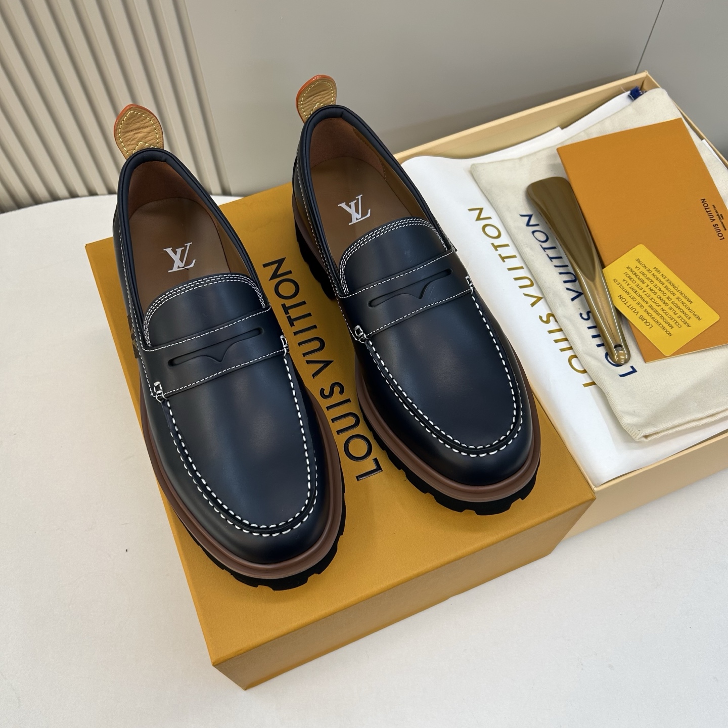 ⚠️【LO  ＊*V】⚠️高品质，顶尖工艺品⚠️男士时尚经典乐福鞋⚠️正码：39－44(6.5一9）⚠️