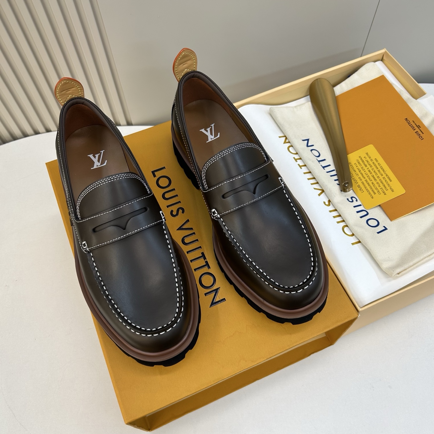 ⚠️【LO  ＊*V】⚠️高品质，顶尖工艺品⚠️男士时尚经典乐福鞋⚠️正码：39－44(6.5一9）⚠️