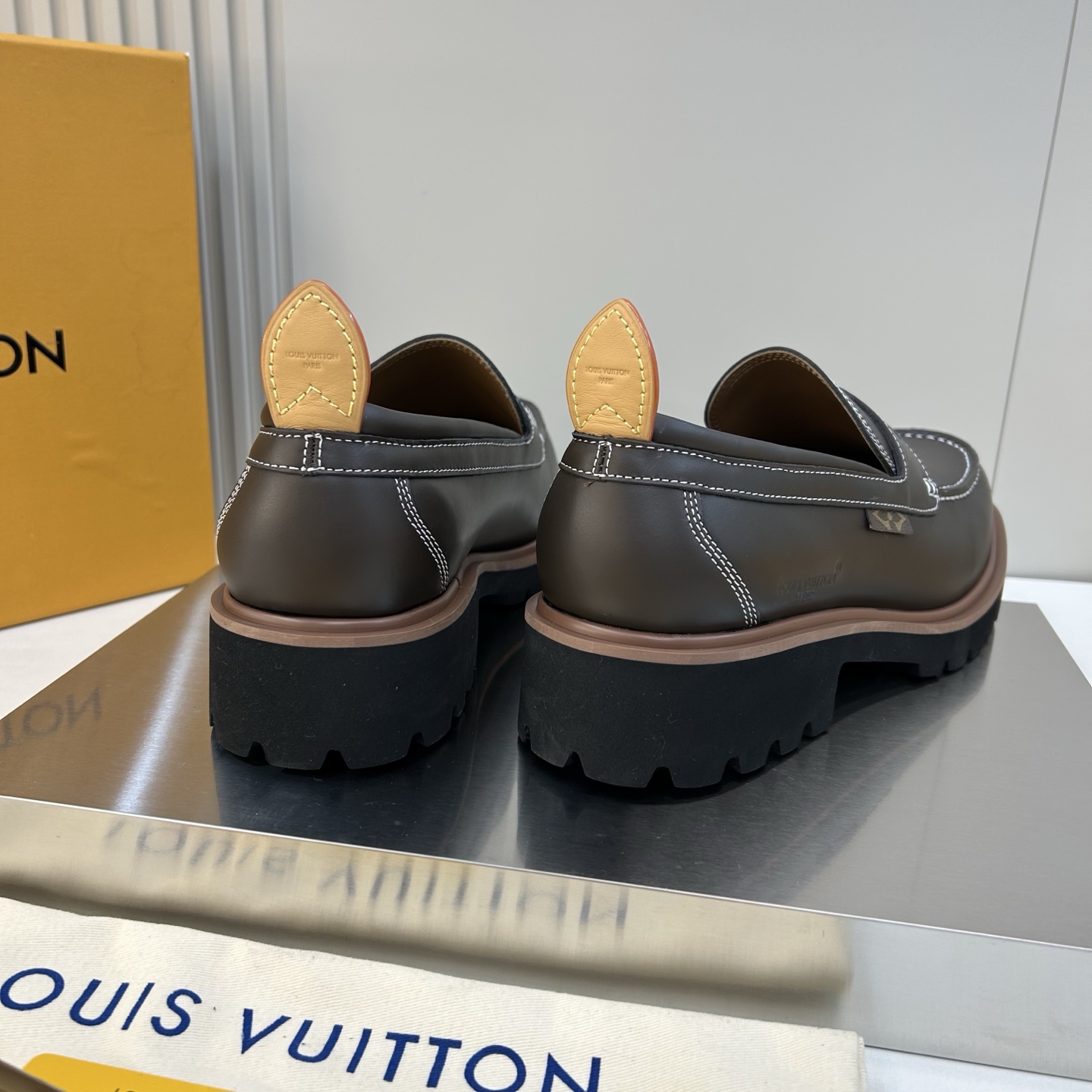 ⚠️【LO  ＊*V】⚠️高品质，顶尖工艺品⚠️男士时尚经典乐福鞋⚠️正码：39－44(6.5一9）⚠️