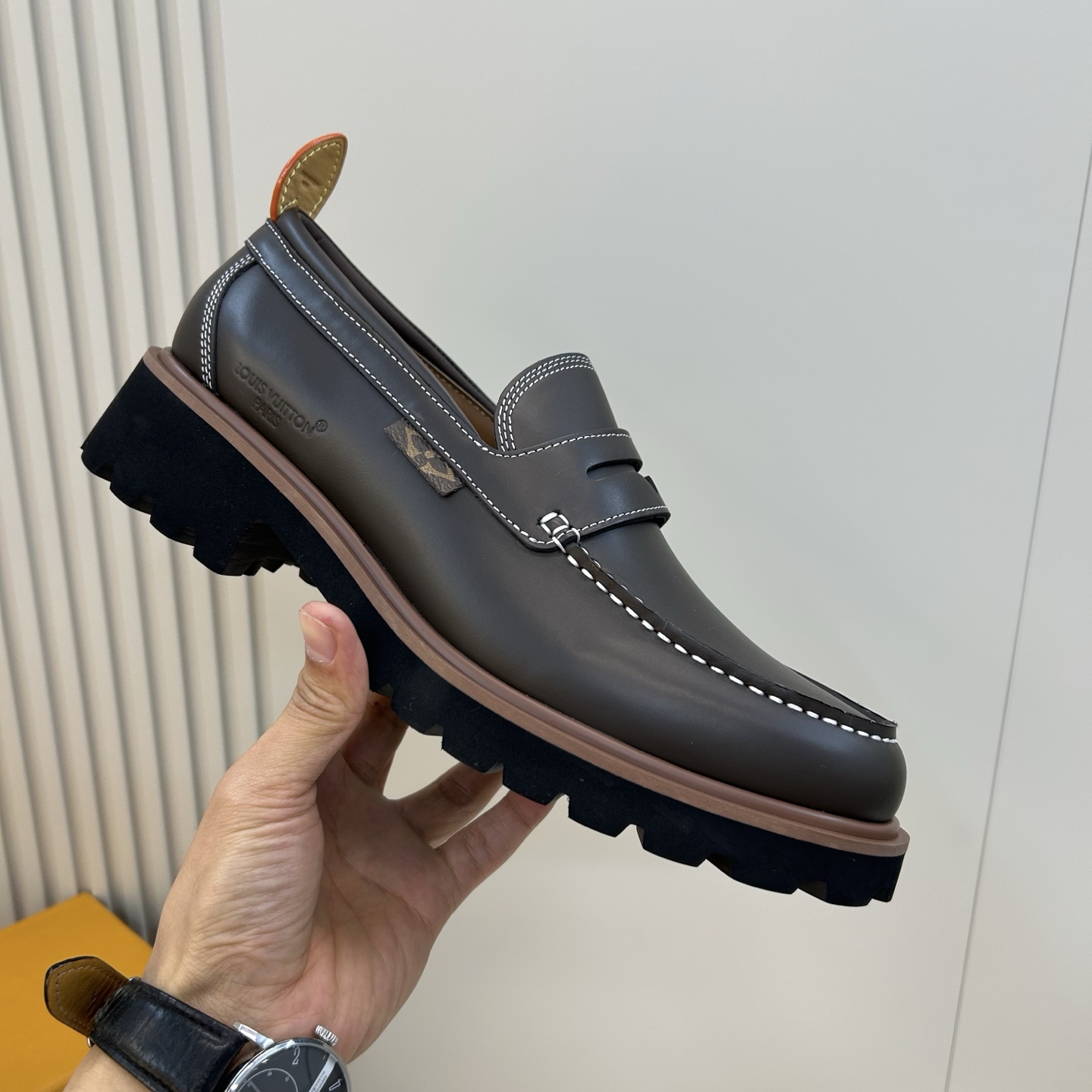 ⚠️【LO  ＊*V】⚠️高品质，顶尖工艺品⚠️男士时尚经典乐福鞋⚠️正码：39－44(6.5一9）⚠️