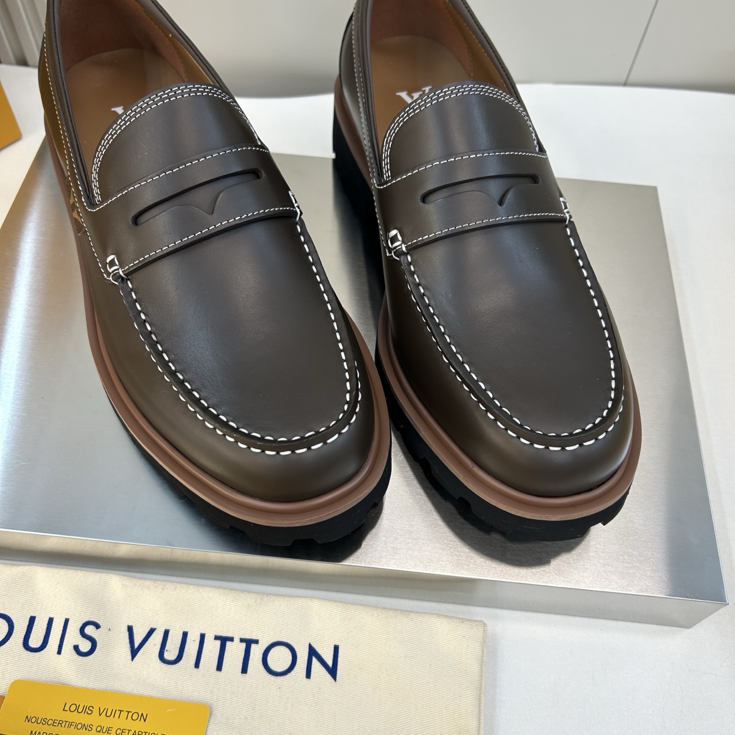 ⚠️【LO  ＊*V】⚠️高品质，顶尖工艺品⚠️男士时尚经典乐福鞋⚠️正码：39－44(6.5一9）⚠️