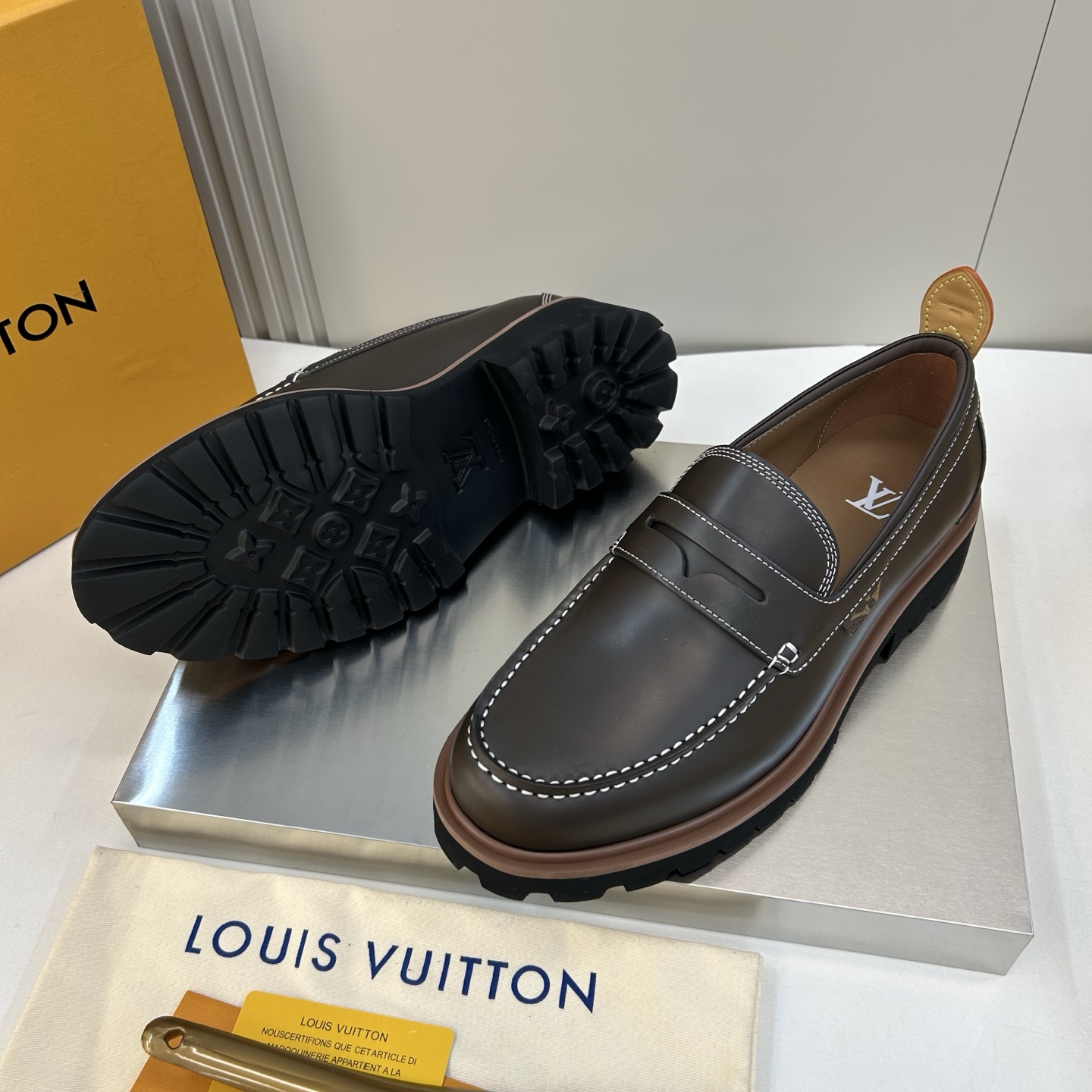 ⚠️【LO  ＊*V】⚠️高品质，顶尖工艺品⚠️男士时尚经典乐福鞋⚠️正码：39－44(6.5一9）⚠️
