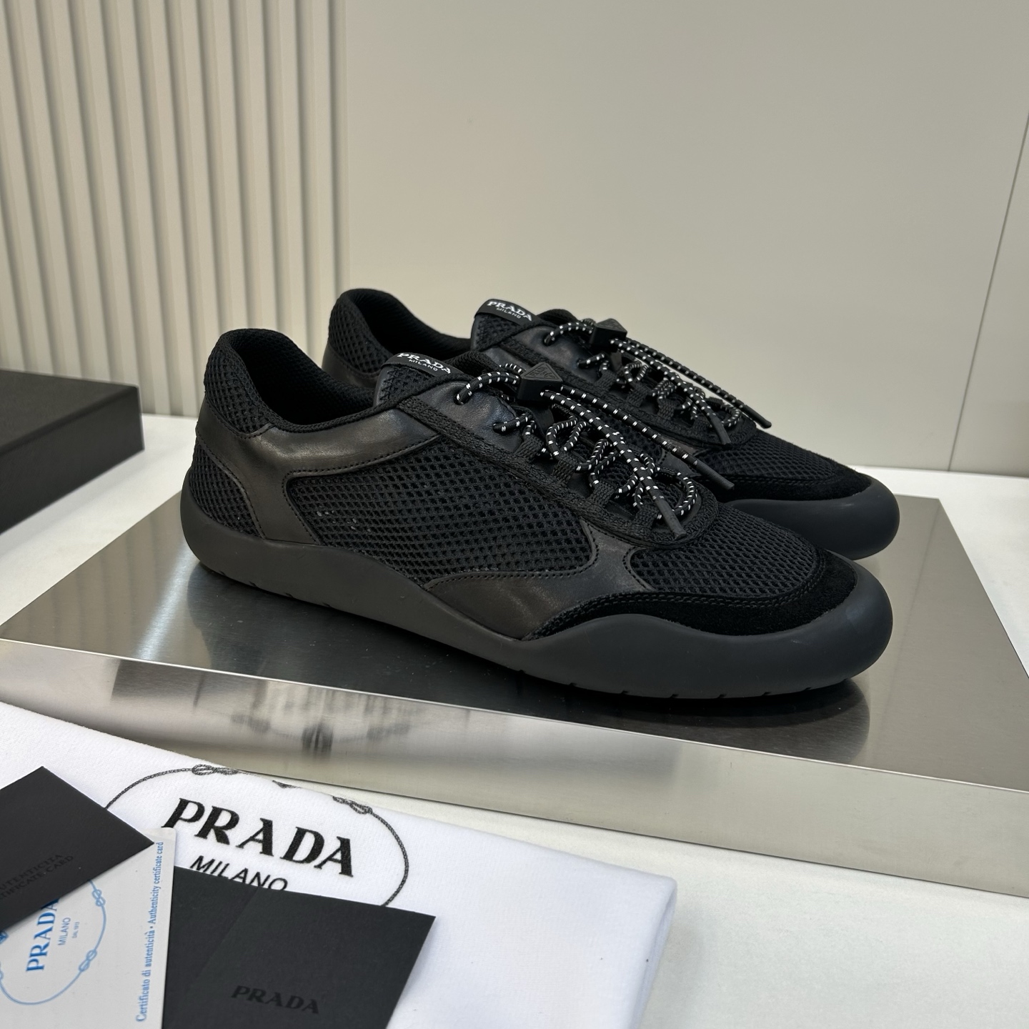 ⚠️【PRA*A】⚠️男士旅游款⚠️正码：39一44(5－10）⚠️经典运动休闲的完美融合鞋款！柔软、轻