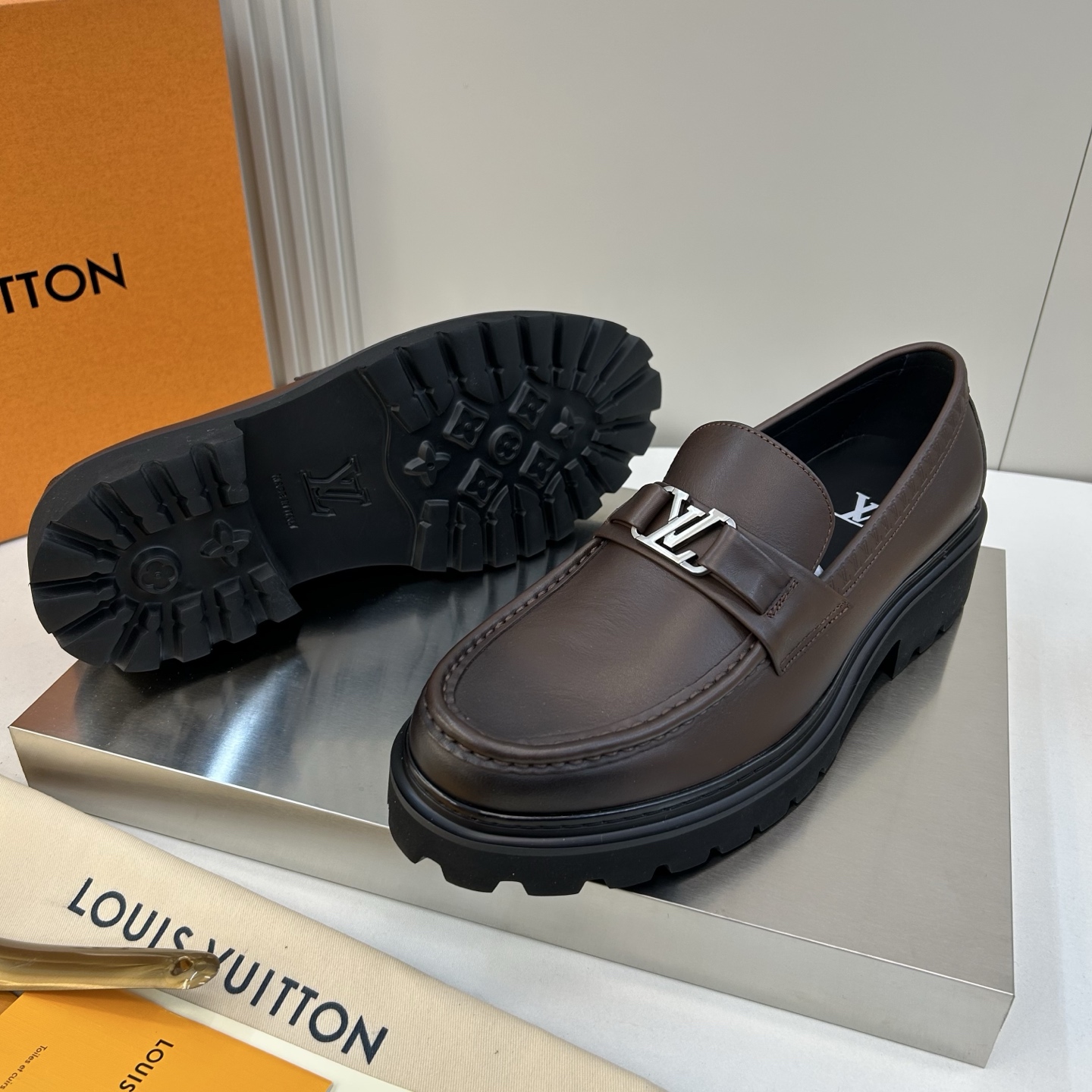 ⚠️【LO **V】⚠️高品质,顶尖工艺品⚠️男士时尚经典乐福鞋⚠️正码:39-44(5 -10)⚠️ ⚠️【LO **V】⚠️高品质,顶尖工艺品⚠️男士时尚经典乐福鞋⚠️正码:39-44(5 -10)⚠️
