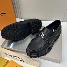 ⚠️【LO **V】⚠️高品质,顶尖工艺品⚠️男士时尚经典乐福鞋⚠️正码:39-44(5 -10)⚠️ ⚠️【LO **V】⚠️高品质,顶尖工艺品⚠️男士时尚经典乐福鞋⚠️正码:39-44(5 -10)⚠️