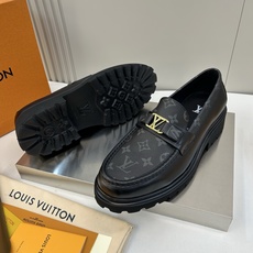 ⚠️【LO **V】⚠️高品质,顶尖工艺品⚠️男士时尚经典乐福鞋⚠️正码:39-44(5 -10)⚠️ ⚠️【LO **V】⚠️高品质,顶尖工艺品⚠️男士时尚经典乐福鞋⚠️正码:39-44(5 -10)⚠️