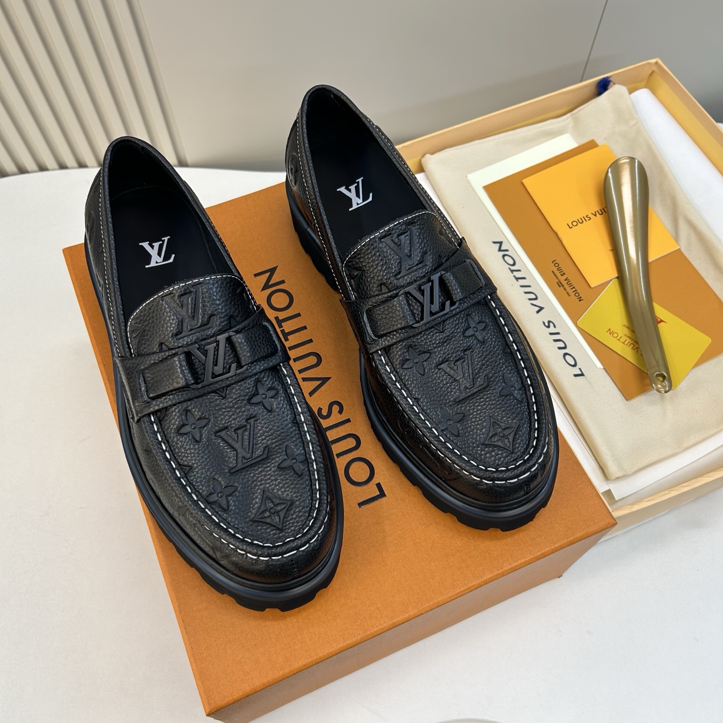 NO:756483,【LO ＊*V】 High quality, top craftsmanship, men’s fashion classic loafers, regular sizes 39-44 (5-10), on sale simultaneously!  goods!  The latest loafers!  Top craftsmanship [strong]!  The surface is fully imported from Italy and original calfskin (super texture and feel), and the inside is imported water-dyed calfskin!  Chemical foam combination Yasik anti-slip outsole!  !  Super comfortable!  45,46 Customized, non-refundable, loafers, cowhide19860909【LO ＊*V】 高品质,顶尖工艺品 男士时尚经典乐福鞋 正码39－44(5 －10) 同步发售！货！最新乐福鞋！顶级手工艺[强]！面意大利全面进口原版小牛皮(超强质感、手感),内里进口水染小牛皮！化泡组合雅思克防滑大底！！超强舒适感！45,46定做不退换,,loafers,cowhide,Men's shoes