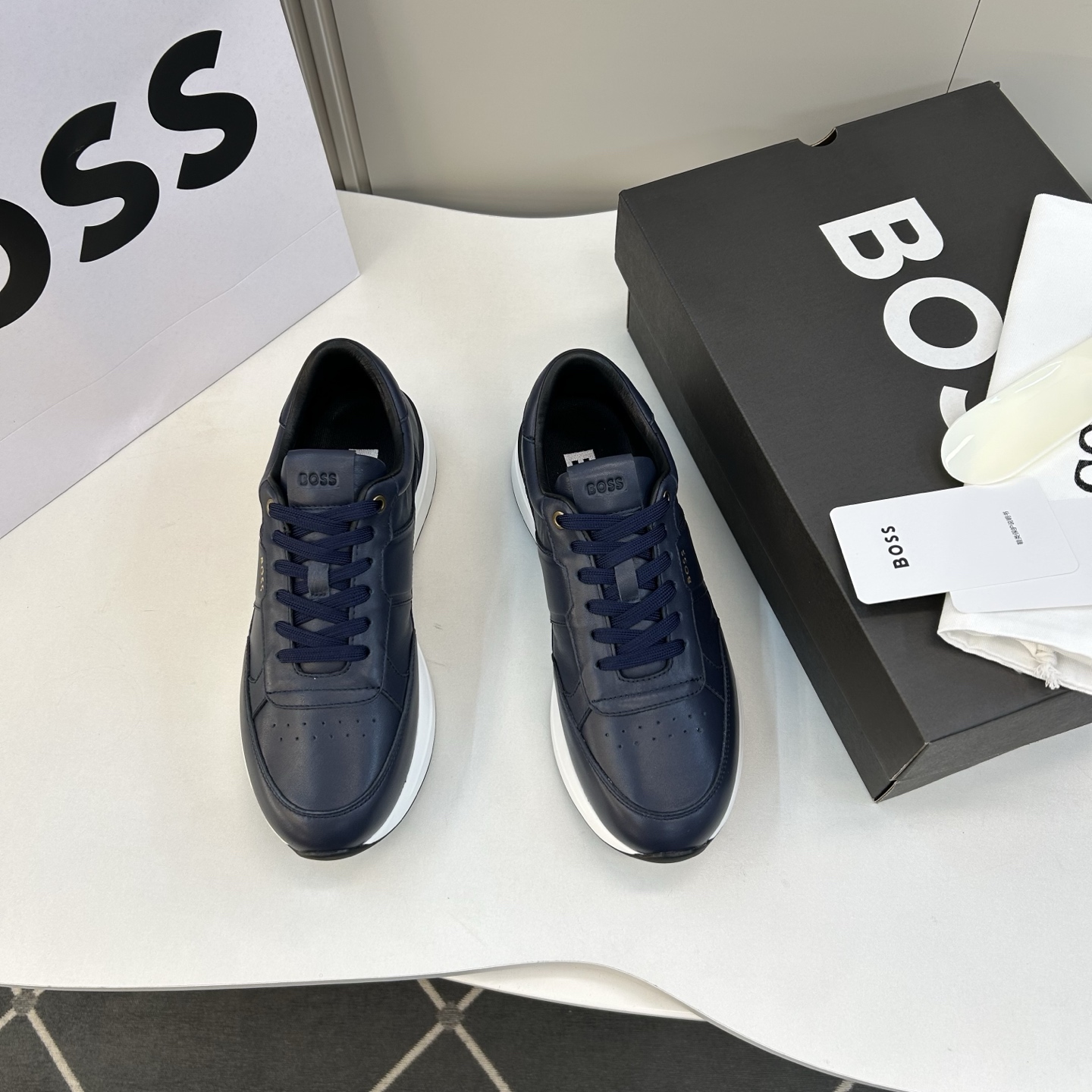 ⚠️【H U G O·B O S S】⚠️雨果·博斯 －原单⚠️男士运动专业户⚠️正码：39一44，38