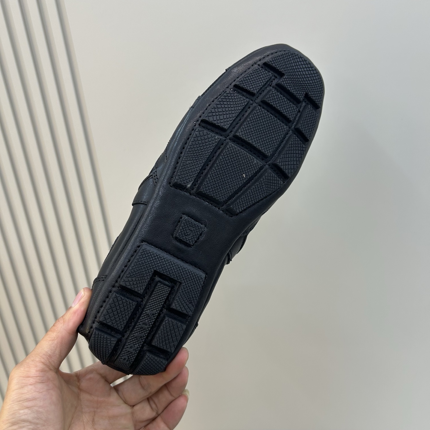 ⚠️【PRA*A】⚠️顶端工艺（全包裹工艺）⚠️男士休闲款⚠️正码：39一44(5－10）  ⚠️经典驾