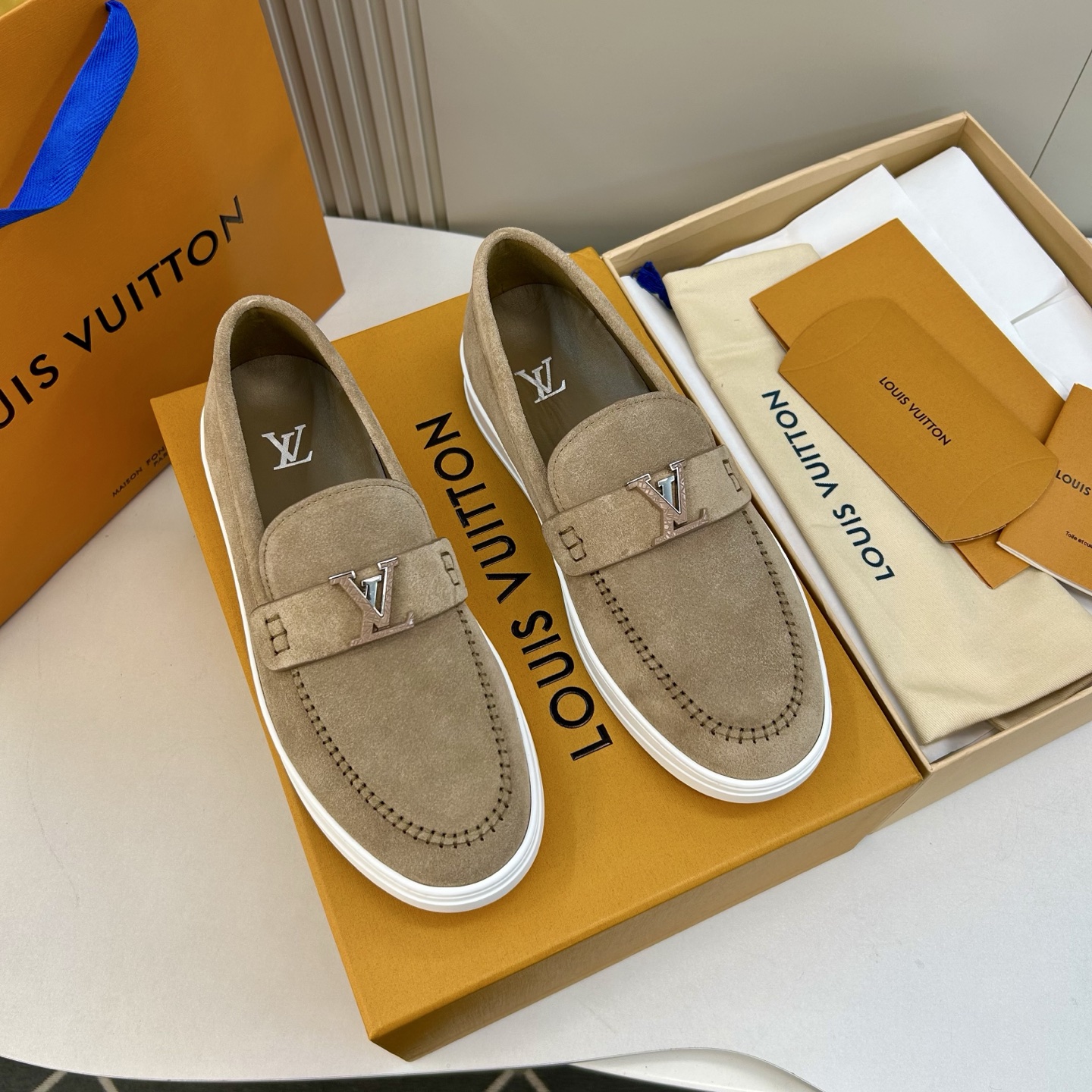 ⚠️【LO  ＊*V】⚠️高品质，顶尖工艺品⚠️男士时尚乐福鞋⚠️正码：39－44(5 －10)⚠️经典
