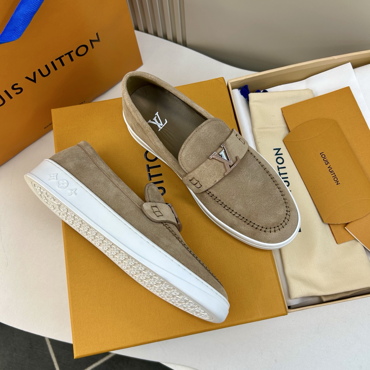 ⚠️【LO  ＊*V】⚠️高品质，顶尖工艺品⚠️男士时尚乐福鞋⚠️正码：39－44(5 －10)⚠️经典