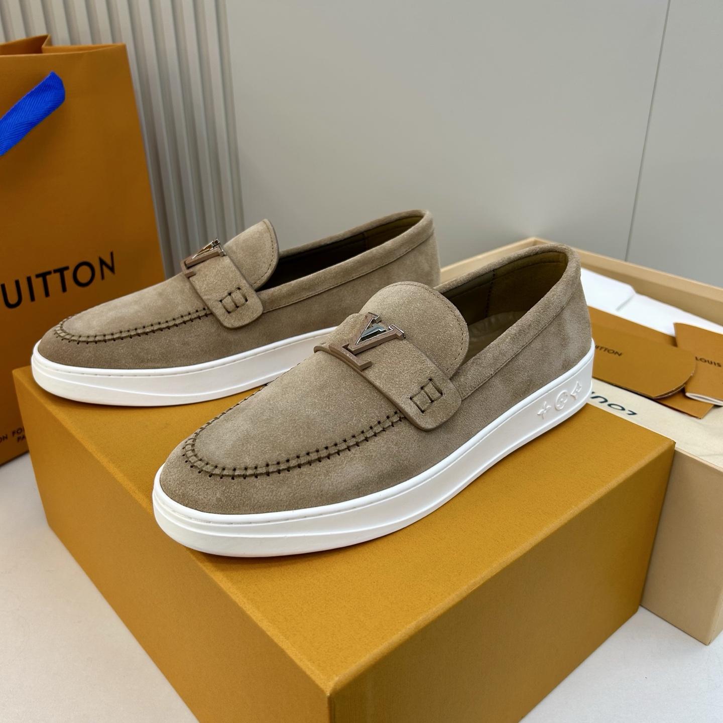 ⚠️【LO  ＊*V】⚠️高品质，顶尖工艺品⚠️男士时尚乐福鞋⚠️正码：39－44(5 －10)⚠️经典
