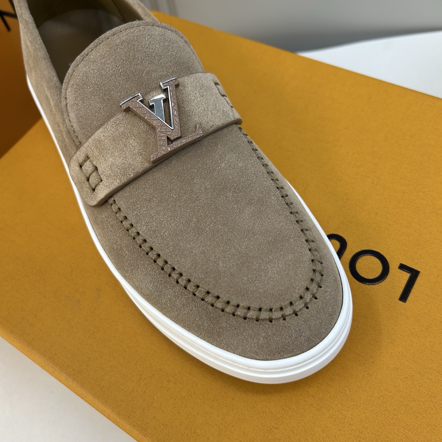 ⚠️【LO  ＊*V】⚠️高品质，顶尖工艺品⚠️男士时尚乐福鞋⚠️正码：39－44(5 －10)⚠️经典