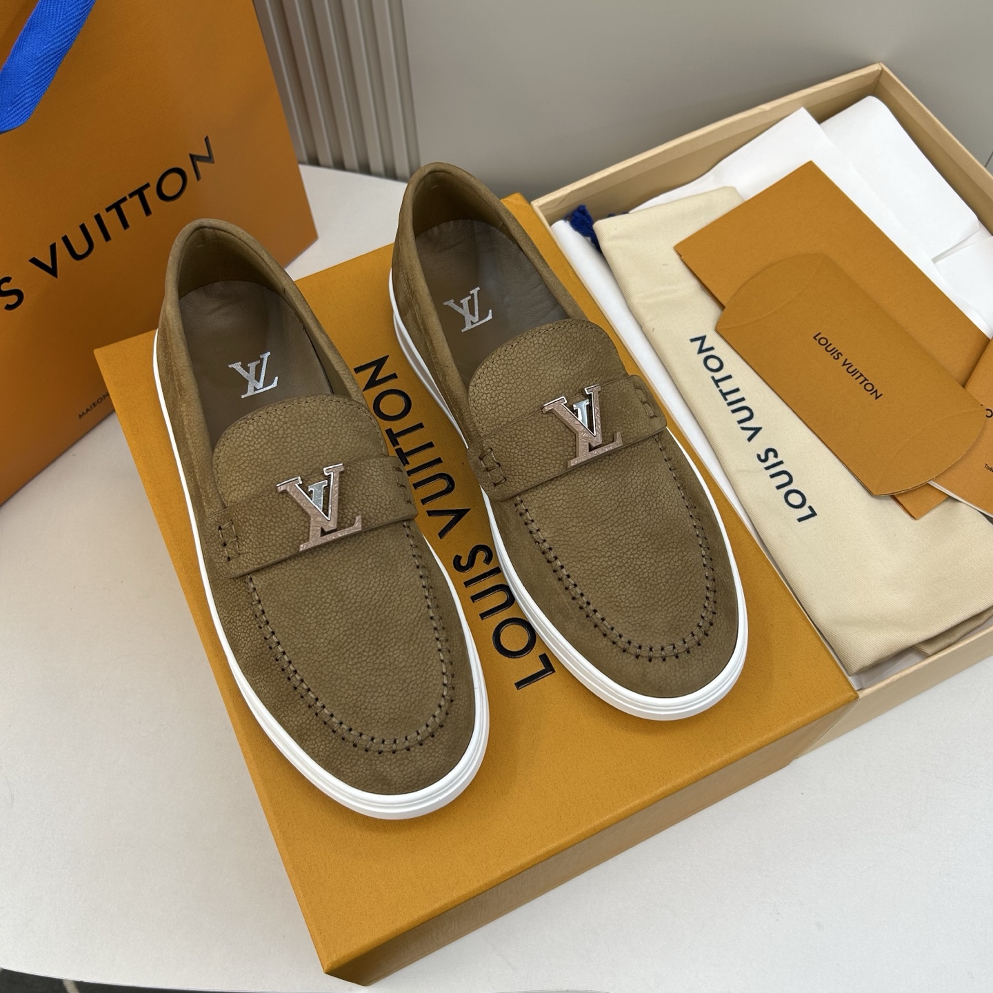 ⚠️【LO  ＊*V】⚠️高品质，顶尖工艺品⚠️男士时尚乐福鞋⚠️正码：39－44(5 －10)⚠️经典