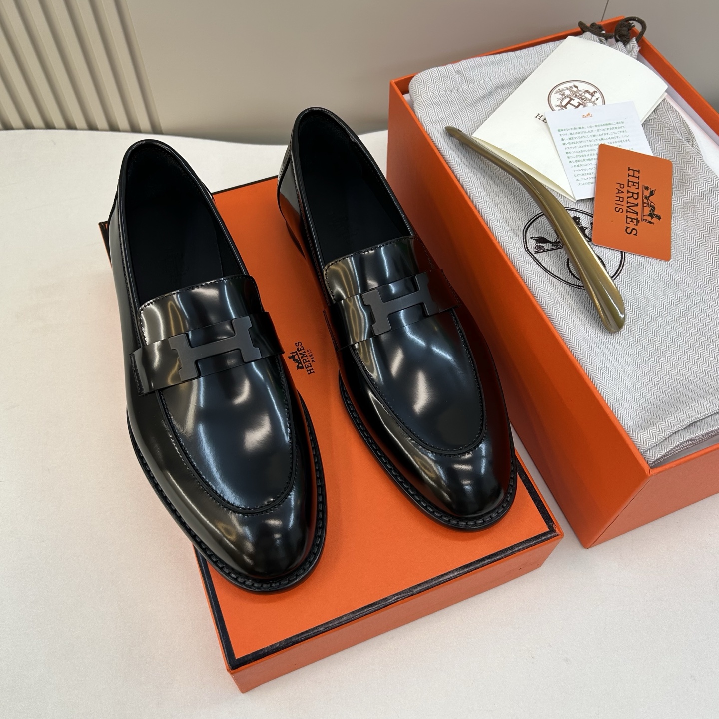 NO:829223,【HMS＊】Leather-soled model, high-end customized craftsmanship, men's genuine leather-soled small leather shoes, regular size 39-44, available!  Classic derby shoes!  Gentlemanliness all in one!  Top craftsmanship [strong]!  The fabric is fully imported calfskin (super texture and feel), and the lining is imported silk calfskin!  Latex rebound pad, super resilient texture!  Genuine cowhide outsole!  Gentleman style!  !  Super comfortable!  38,45,46, Customized, non-refundable,,cowhide19860909【HMS＊】皮底款 高端定制工艺 男士真皮底小皮鞋 正码39－44  货！经典德比鞋！绅士风度于一体！顶级手工艺[强]！面料全面进口小牛皮(超强质感、手感),内里进口绸面小牛皮！乳胶回力垫,回弹质感超强！真皮牛皮大底！绅士风！！超强舒适感！38,45,46,定做不退换,,cowhide,Men's shoes