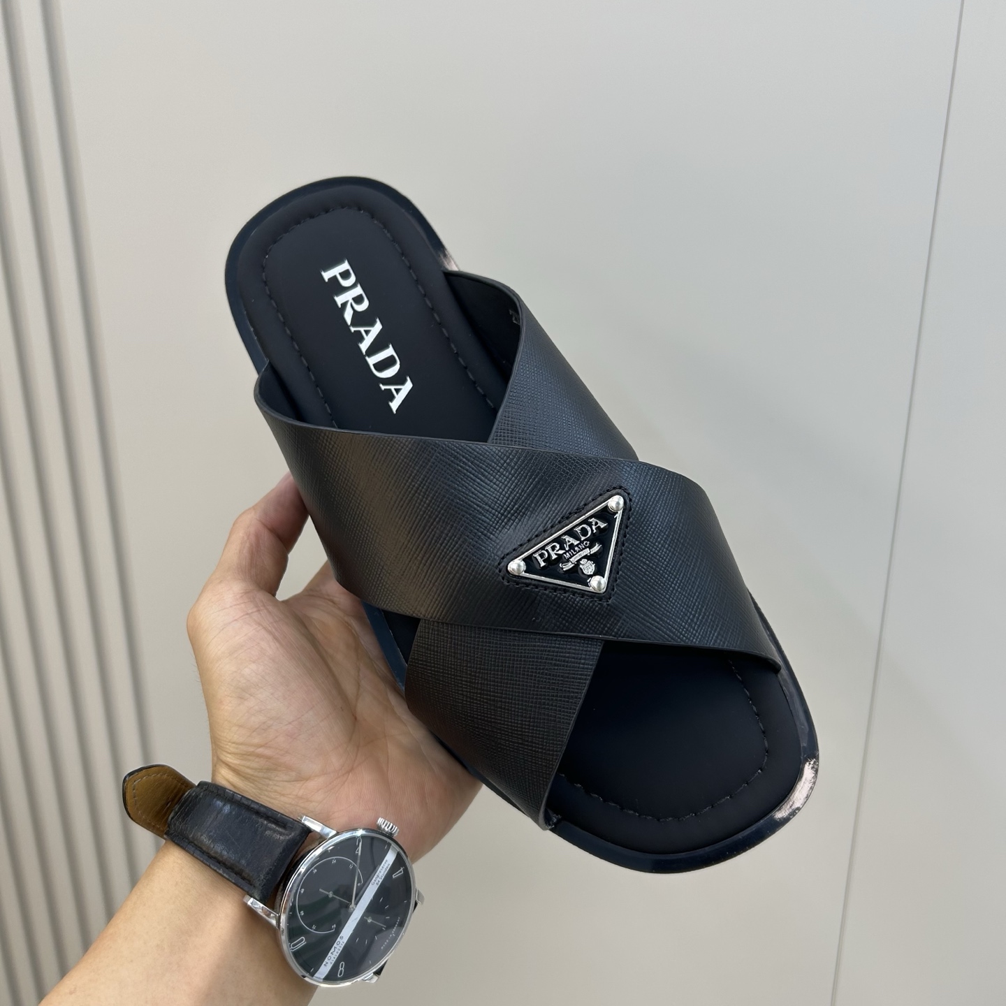 ⚠️【P R A D*】⚠️高品质,顶尖工艺品⚠️男士真皮拖鞋⚠️正码:39-44(4一10)⚠夏季专属 ⚠️【P R A D*】⚠️高品质,顶尖工艺品⚠️男士真皮拖鞋⚠️正码:39-44(4一10)⚠夏季专属