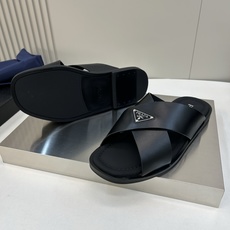 ⚠️【P R A D*】⚠️高品质,顶尖工艺品⚠️男士真皮拖鞋⚠️正码:39-44(4一10)⚠夏季专属 ⚠️【P R A D*】⚠️高品质,顶尖工艺品⚠️男士真皮拖鞋⚠️正码:39-44(4一10)⚠夏季专属