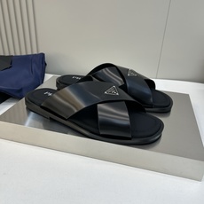 ⚠️【P R A D*】⚠️高品质,顶尖工艺品⚠️男士真皮拖鞋⚠️正码:39-44(4一10)⚠夏季专属 ⚠️【P R A D*】⚠️高品质,顶尖工艺品⚠️男士真皮拖鞋⚠️正码:39-44(4一10)⚠夏季专属
