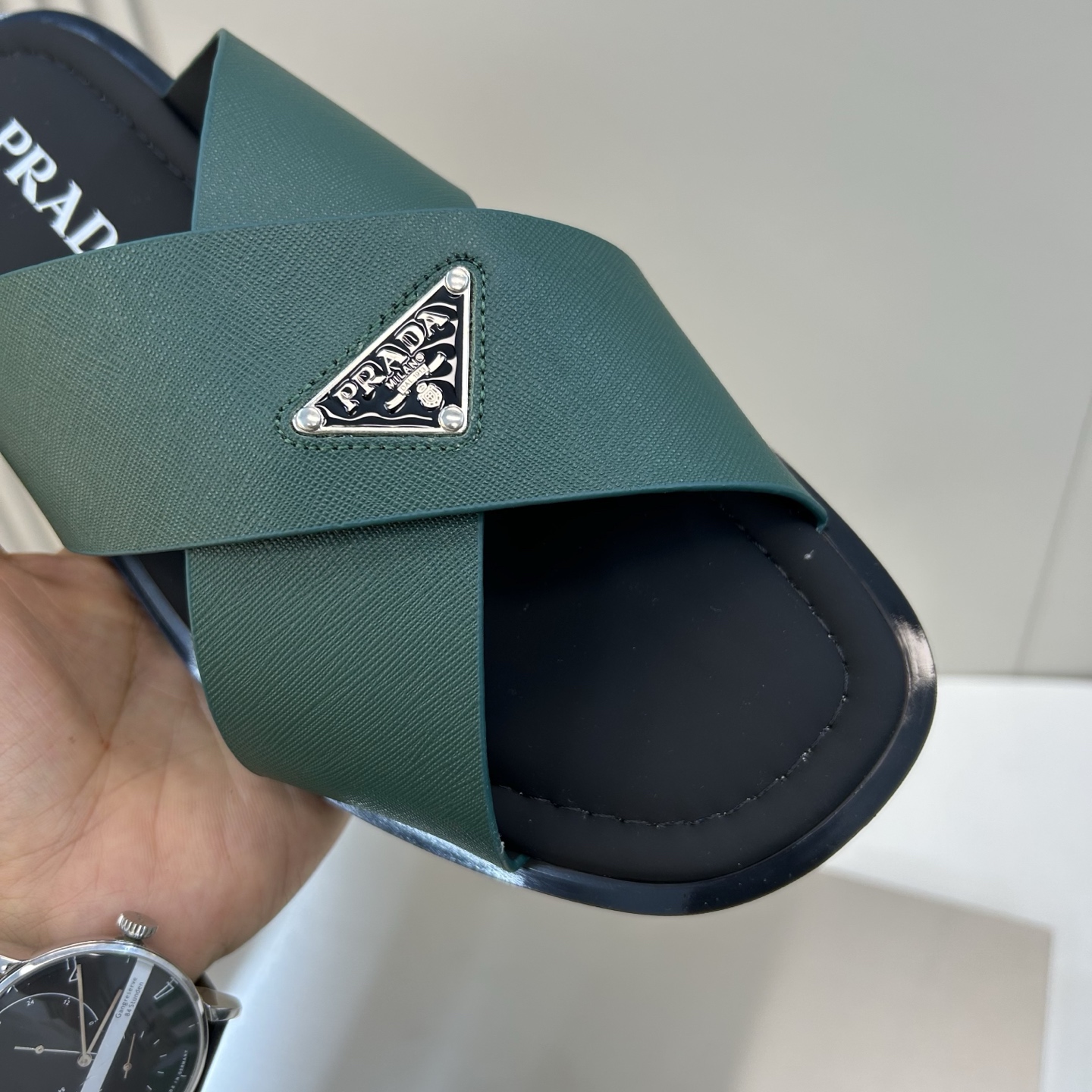 ⚠️【P R A D*】⚠️高品质,顶尖工艺品⚠️男士真皮拖鞋⚠️正码:39-44(4一10)⚠夏季专属 ⚠️【P R A D*】⚠️高品质,顶尖工艺品⚠️男士真皮拖鞋⚠️正码:39-44(4一10)⚠夏季专属