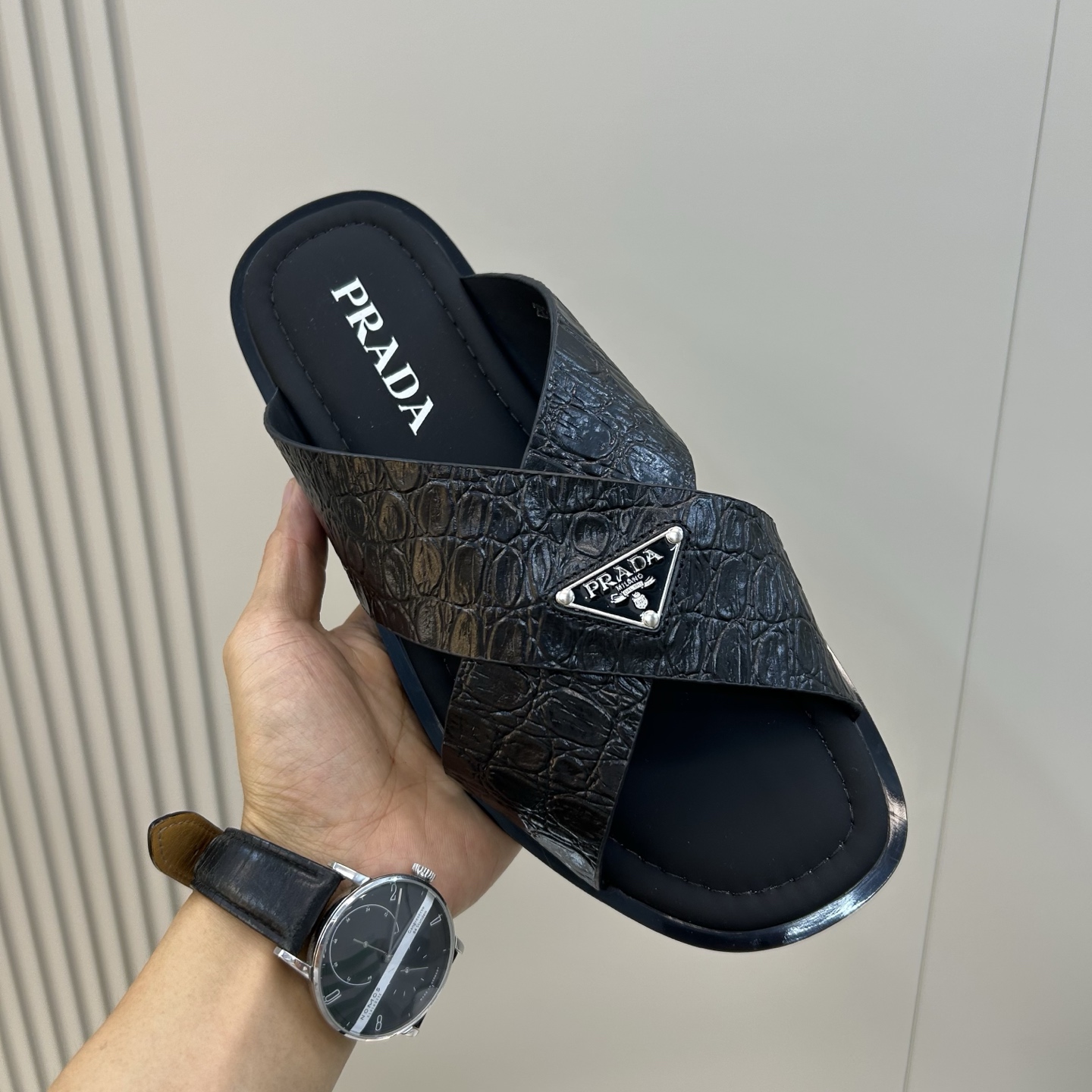 ⚠️【P R A D＊】⚠️高品质，顶尖工艺品⚠️男士真皮拖鞋⚠️正码：39－44(4一10）⚠夏季专属