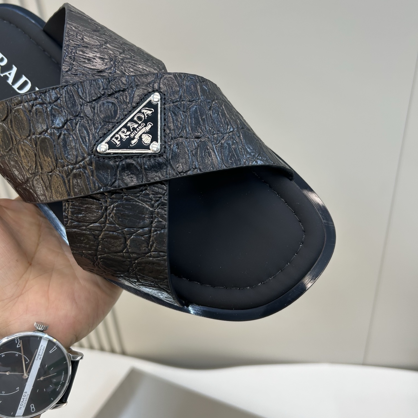 ⚠️【P R A D＊】⚠️高品质，顶尖工艺品⚠️男士真皮拖鞋⚠️正码：39－44(4一10）⚠夏季专属
