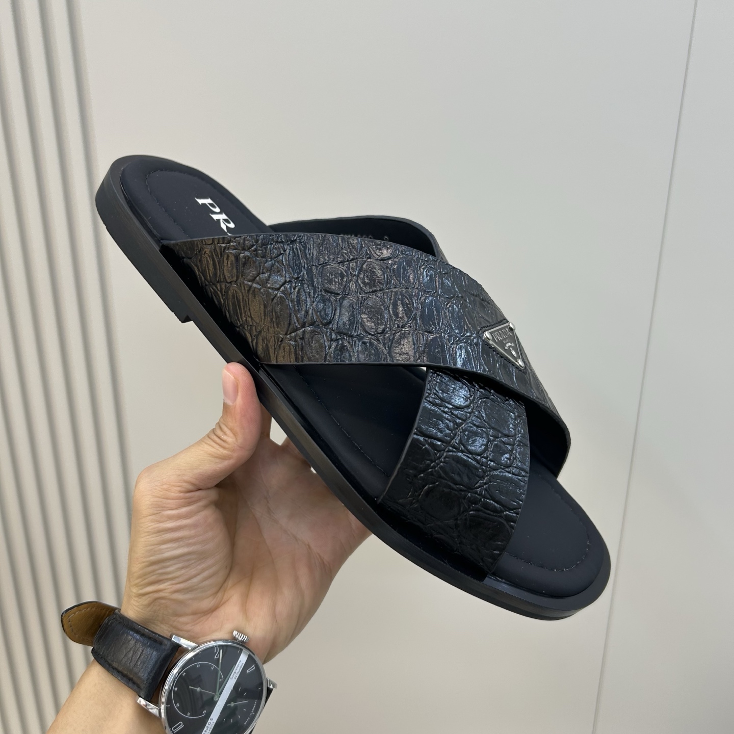 ⚠️【P R A D＊】⚠️高品质，顶尖工艺品⚠️男士真皮拖鞋⚠️正码：39－44(4一10）⚠夏季专属