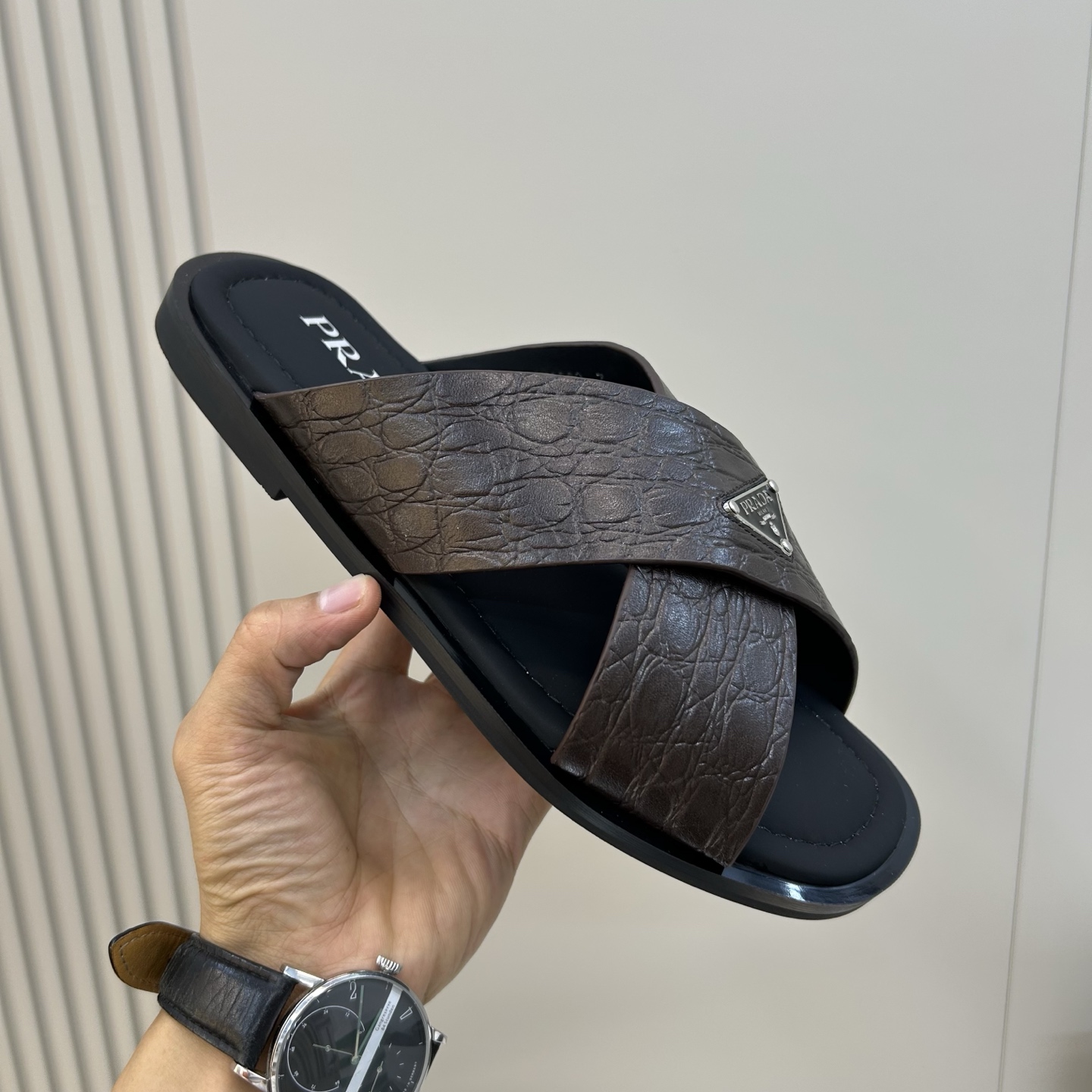 ⚠️【P R A D*】⚠️高品质,顶尖工艺品⚠️男士真皮拖鞋⚠️正码:39-44(4一10)⚠夏季专属 ⚠️【P R A D*】⚠️高品质,顶尖工艺品⚠️男士真皮拖鞋⚠️正码:39-44(4一10)⚠夏季专属