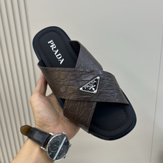 ⚠️【P R A D*】⚠️高品质,顶尖工艺品⚠️男士真皮拖鞋⚠️正码:39-44(4一10)⚠夏季专属 ⚠️【P R A D*】⚠️高品质,顶尖工艺品⚠️男士真皮拖鞋⚠️正码:39-44(4一10)⚠夏季专属