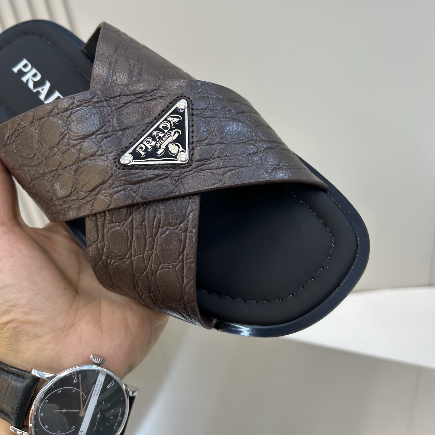 ⚠️【P R A D*】⚠️高品质,顶尖工艺品⚠️男士真皮拖鞋⚠️正码:39-44(4一10)⚠夏季专属 ⚠️【P R A D*】⚠️高品质,顶尖工艺品⚠️男士真皮拖鞋⚠️正码:39-44(4一10)⚠夏季专属