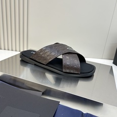 ⚠️【P R A D*】⚠️高品质,顶尖工艺品⚠️男士真皮拖鞋⚠️正码:39-44(4一10)⚠夏季专属 ⚠️【P R A D*】⚠️高品质,顶尖工艺品⚠️男士真皮拖鞋⚠️正码:39-44(4一10)⚠夏季专属