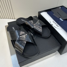 ⚠️【P R A D*】⚠️高品质,顶尖工艺品⚠️男士真皮拖鞋⚠️正码:39-44(4一10)⚠夏季专属 ⚠️【P R A D*】⚠️高品质,顶尖工艺品⚠️男士真皮拖鞋⚠️正码:39-44(4一10)⚠夏季专属