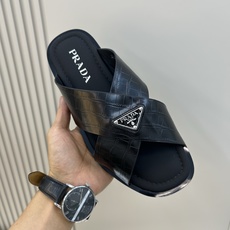 ⚠️【P R A D*】⚠️高品质,顶尖工艺品⚠️男士真皮拖鞋⚠️正码:39-44(4一10)⚠夏季专属 ⚠️【P R A D*】⚠️高品质,顶尖工艺品⚠️男士真皮拖鞋⚠️正码:39-44(4一10)⚠夏季专属