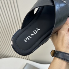 ⚠️【P R A D*】⚠️高品质,顶尖工艺品⚠️男士真皮拖鞋⚠️正码:39-44(4一10)⚠夏季专属 ⚠️【P R A D*】⚠️高品质,顶尖工艺品⚠️男士真皮拖鞋⚠️正码:39-44(4一10)⚠夏季专属